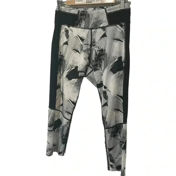 Tek Gear size L marbled Capri leggings EUC - Picture 3 of 9